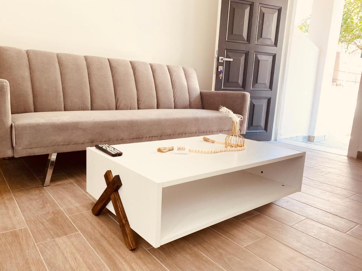 Louvros Luxury Suites Dassia  Ngoại thất bức ảnh