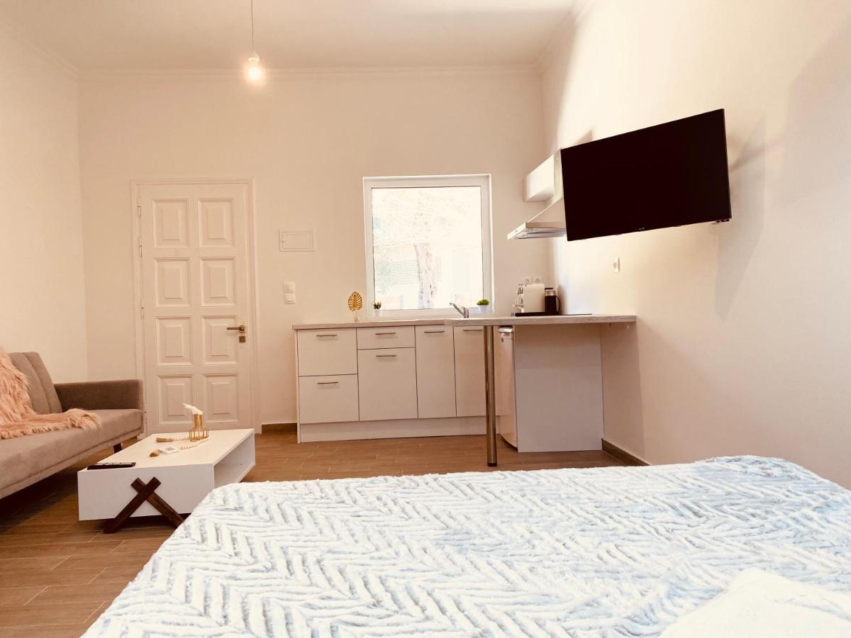 Louvros Luxury Suites Dassia  Ngoại thất bức ảnh