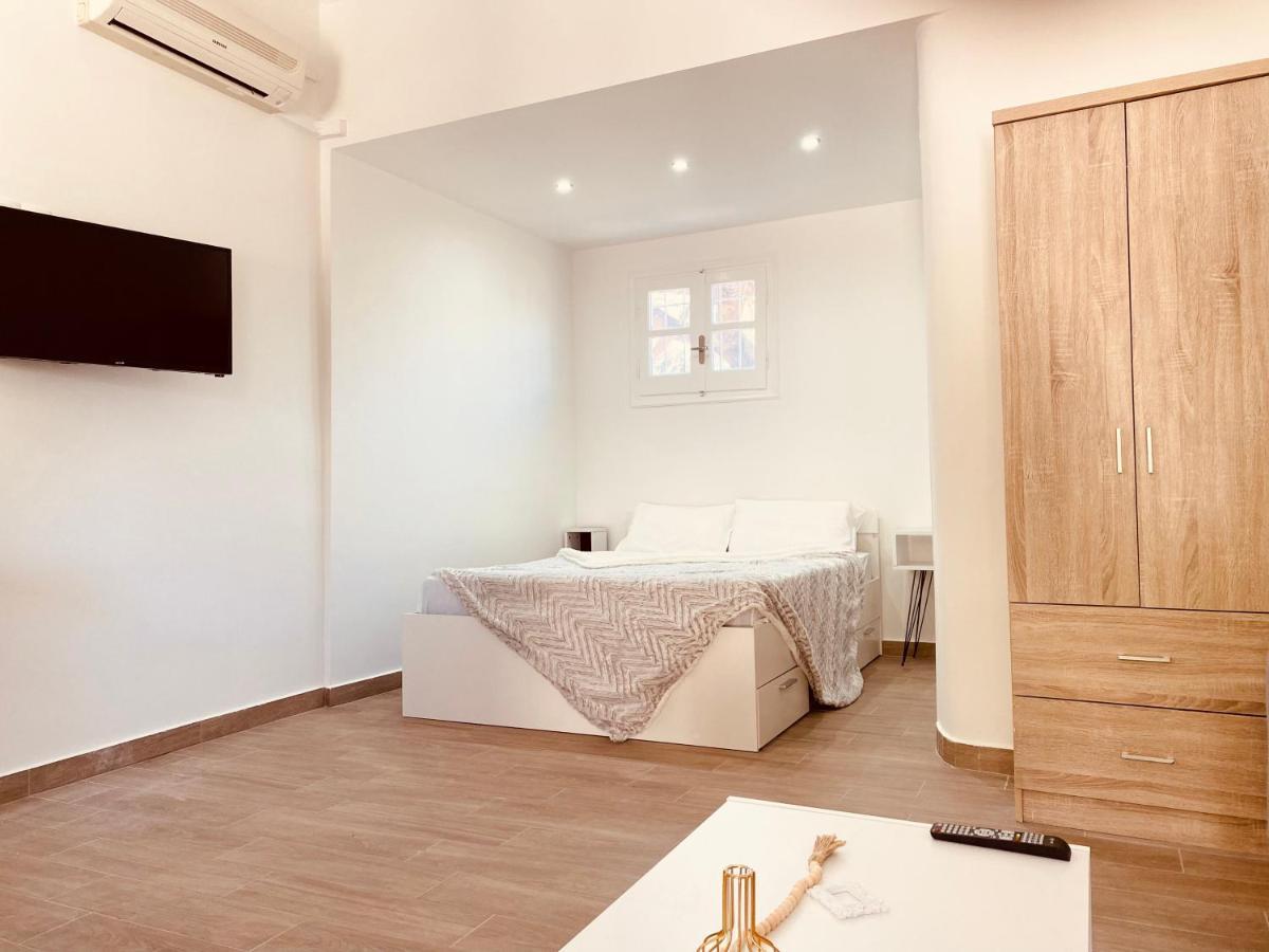 Louvros Luxury Suites Dassia  Ngoại thất bức ảnh