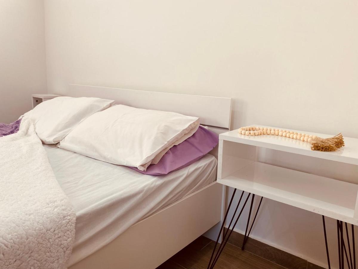 Louvros Luxury Suites Dassia  Ngoại thất bức ảnh