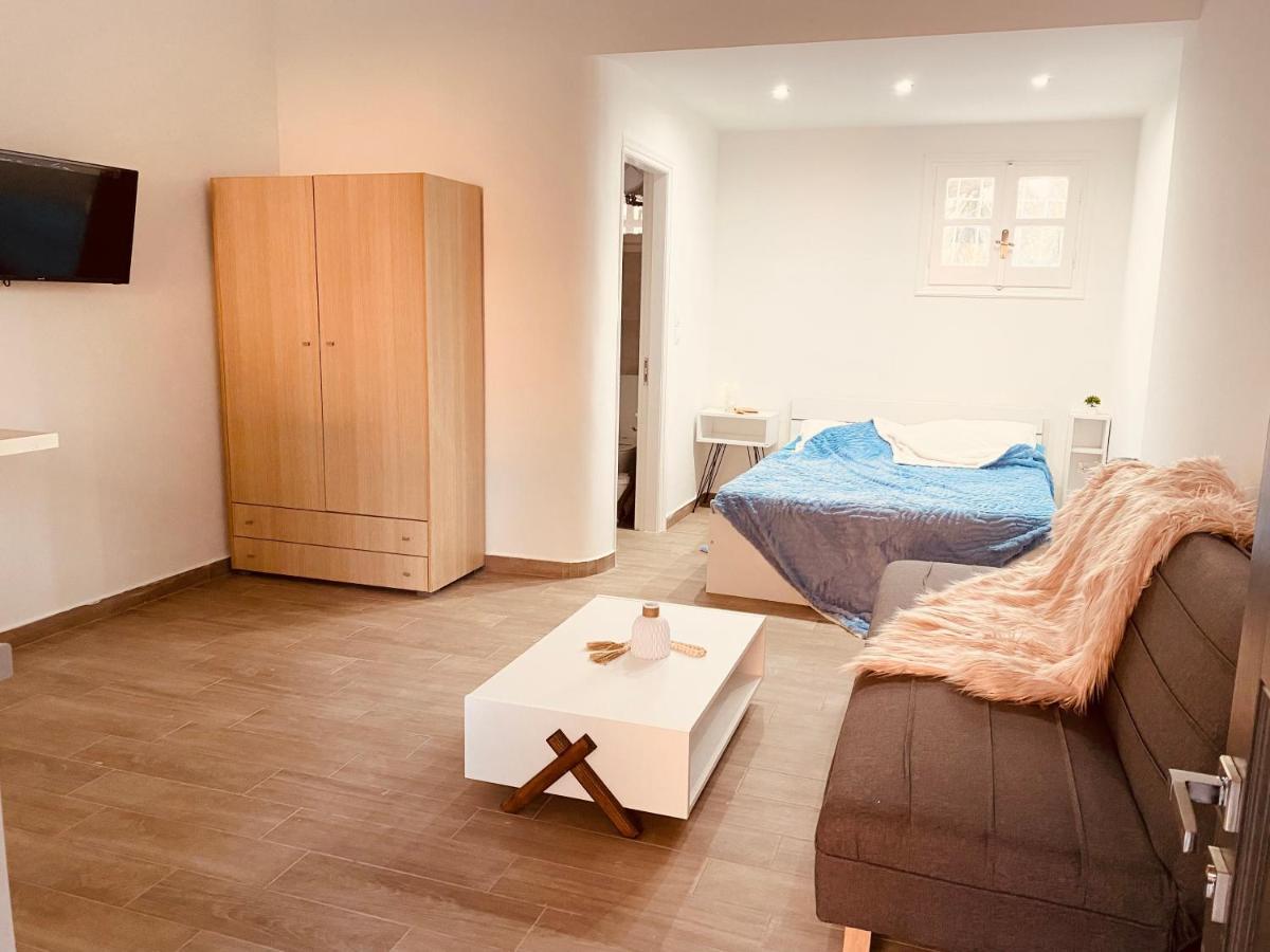 Louvros Luxury Suites Dassia  Ngoại thất bức ảnh